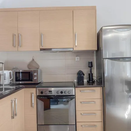 Apollo Sea Side Maisonette, 니키티